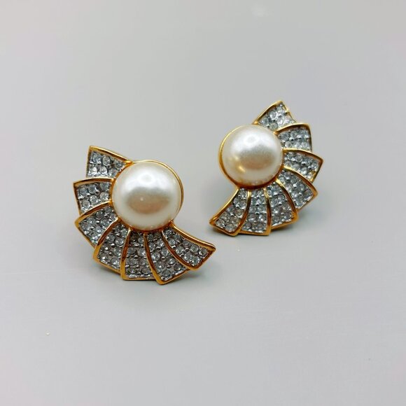 Butler Vintage 1960s clip-on earrings, oversized faux pearl & rhinestones - Picture 10 of 12